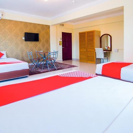 Oyo 528 Andaman Sea Hotel Бату-Ферринги Экстерьер фото