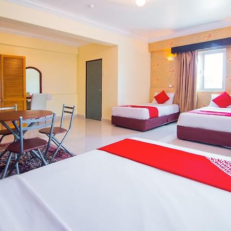 Oyo 528 Andaman Sea Hotel Бату-Ферринги Экстерьер фото