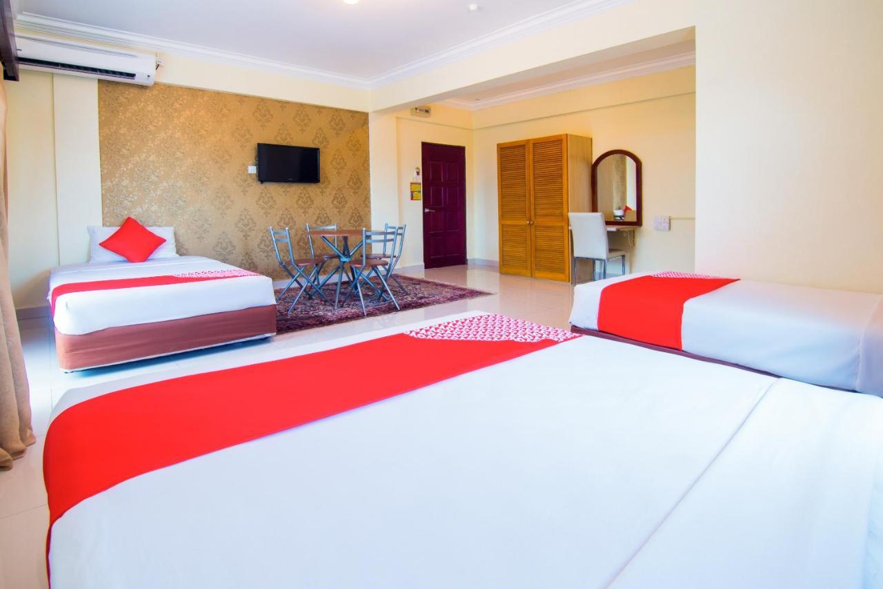 Oyo 528 Andaman Sea Hotel Бату-Ферринги Экстерьер фото