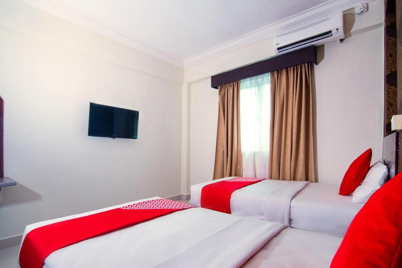 Oyo 528 Andaman Sea Hotel Бату-Ферринги Экстерьер фото