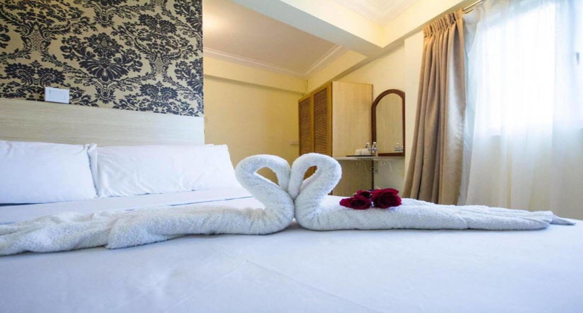 Oyo 528 Andaman Sea Hotel Бату-Ферринги Экстерьер фото