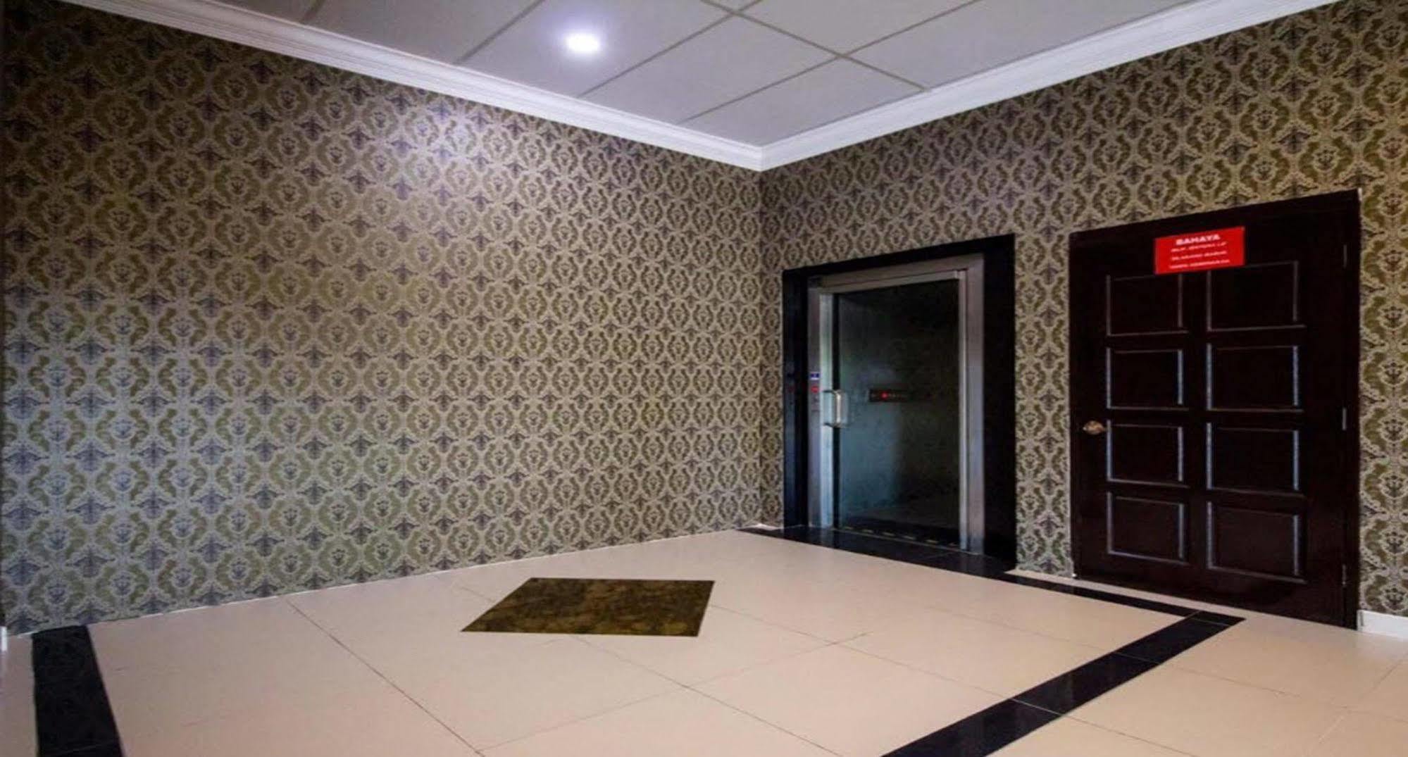 Oyo 528 Andaman Sea Hotel Бату-Ферринги Экстерьер фото