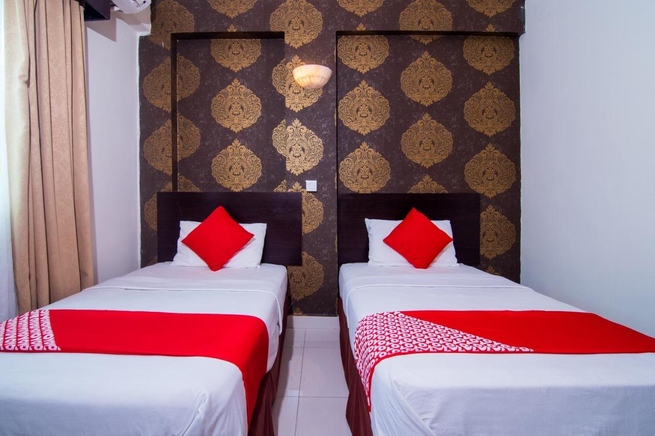 Oyo 528 Andaman Sea Hotel Бату-Ферринги Экстерьер фото