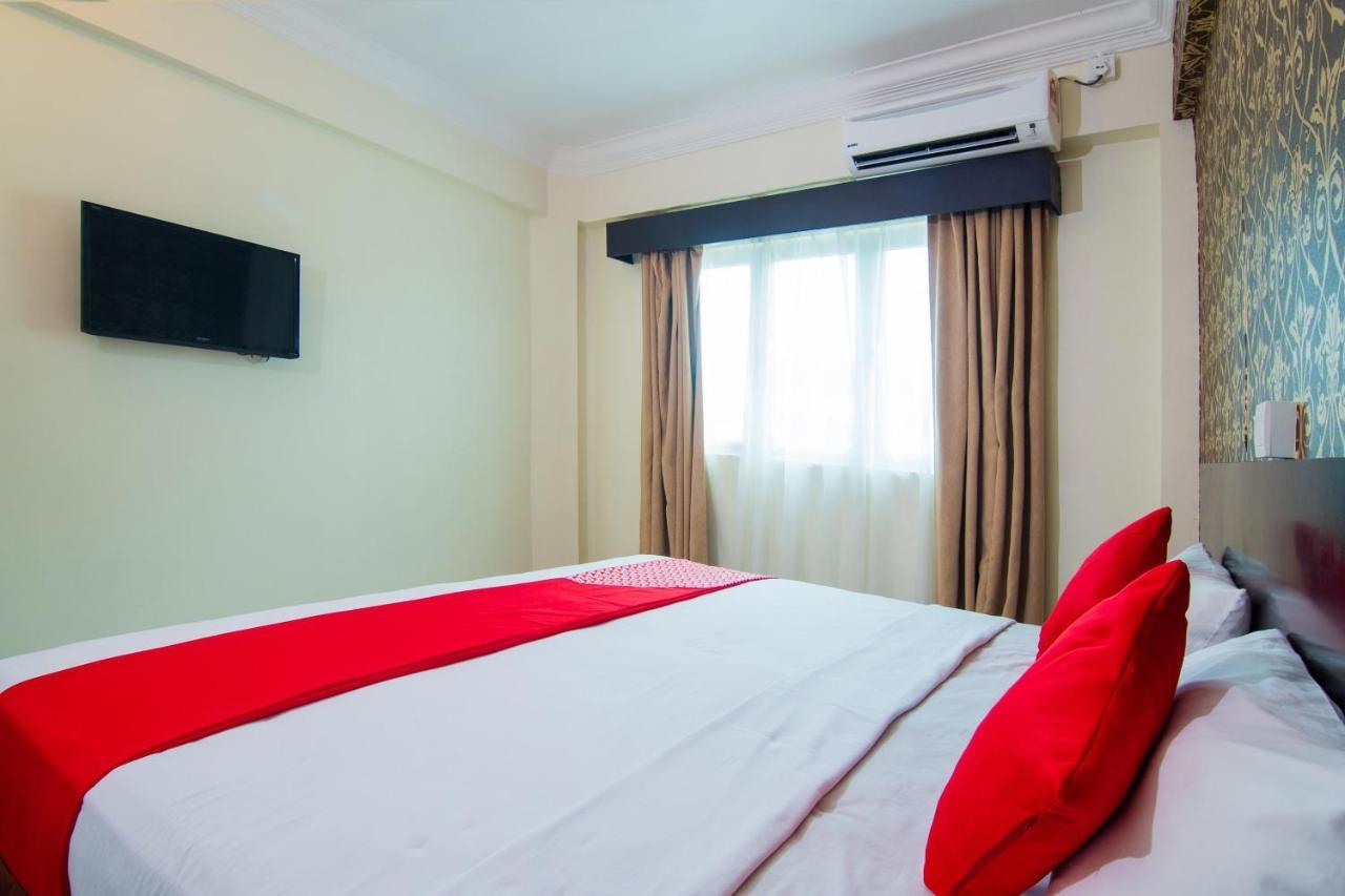 Oyo 528 Andaman Sea Hotel Бату-Ферринги Экстерьер фото